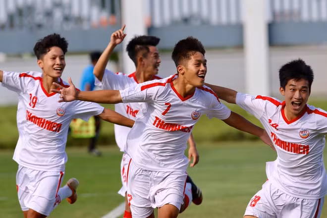 Quốc Việt ghi bàn đưa HAGL vào chung kết Ảnh: KHẢ HÒA