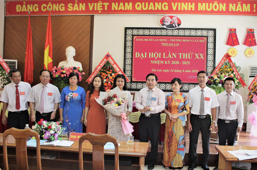  Ra mắt Ban chấp hành mới nhiệm kỳ 2020-2025. Ảnh: Đinh Yến