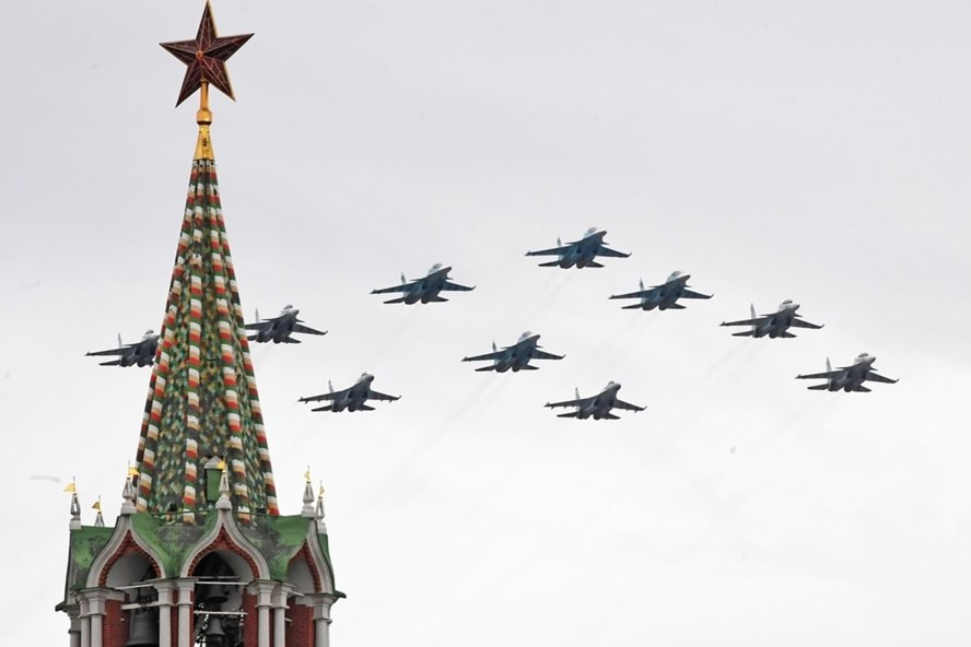 Nga duyệt binh trên không mừng Ngày Chiến thắng hôm 9.5.2020. Ảnh: Sputnik  Nga duyệt binh trên không mừng Ngày Chiến thắng hôm 9.5.2020. Ảnh: Sputnik