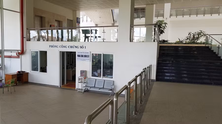 Văn phòng công chứng số 1, nơi anh Luận làm việc.