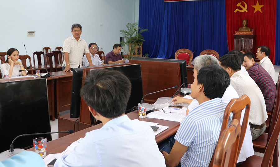 Đồng chí Hồ Văn Điềm-Ủy viên Ban Thường vụ Tỉnh ủy, Chủ tịch Ủy ban MTTQ Việt Nam tỉnh, Trưởng ban Dân tộc HĐND tỉnh phát biểu tại buổi làm việc. Ảnh: Ngọc Minh