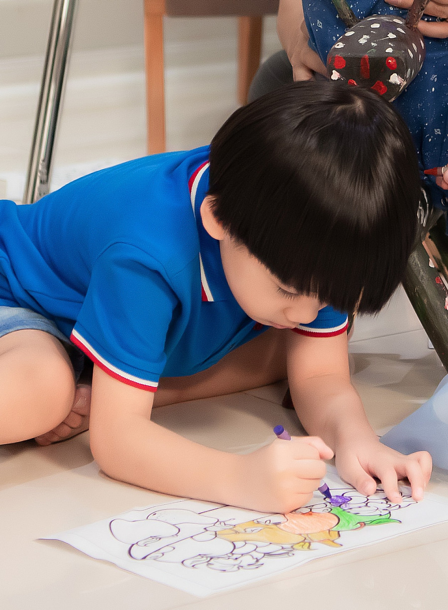 Nhờ sự chăm sóc của gia đình, con trai thứ 2 của gia đình nữ ca sĩ đã dần có sự tiến bộ. Ảnh: Trương Gia Huy 