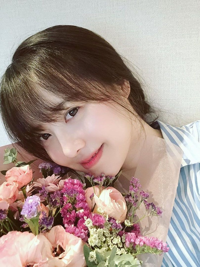Sự thay đổi tích cực của Goo Hye Sun đã nhận được nhiều lời khen "có cánh" từ cư dân mạng xứ sở kim chi lẫn truyền thông nước này. Cô cũng được ca ngợi sau khi quyên góp toàn bộ lợi nhuận của triển lãm cá nhân Sail-Again and Again cho các bệnh nhân nhiễm Covid-19 Sự thay đổi tích cực của Goo Hye Sun đã nhận được nhiều lời khen