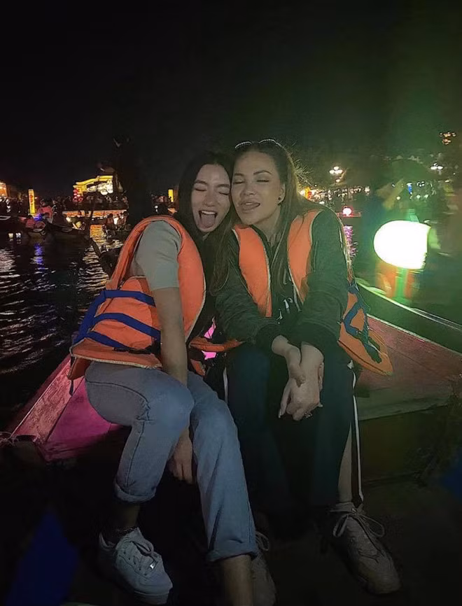 Trên Instagram, con gái nghệ sĩ Thanh Hà thường xuyên chia sẻ những khoảnh khắc đời thường của mình. Có thể thấy, Isabella Quỳnh Tiên Hồ khá bình dị. Người đẹp cũng đăng tải hình ảnh tình cảm bên mẹ và nhận được những bình luận có cánh từ cư dân mạng ẢNH: INSTAGRAM NV