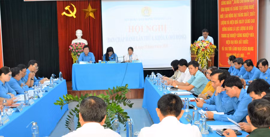 Phó Chủ tịch UBND tỉnh Kpă Thuyên phát biểu tại hội nghị. Ảnh: Đinh Yến