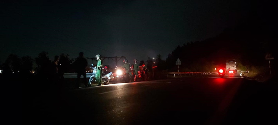  Lực lượng cảnh sát, quân đội chốt chặn ở đèo Hải Vân để truy bắt Sự. Ảnh: CSGT