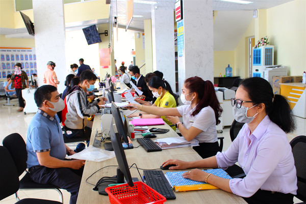 Vai trò và vị thế của cán bộ nữ trong các cơ quan Đảng, Nhà nước ở tỉnh ta ngày càng được nâng cao. Ảnh: HỒNG THI