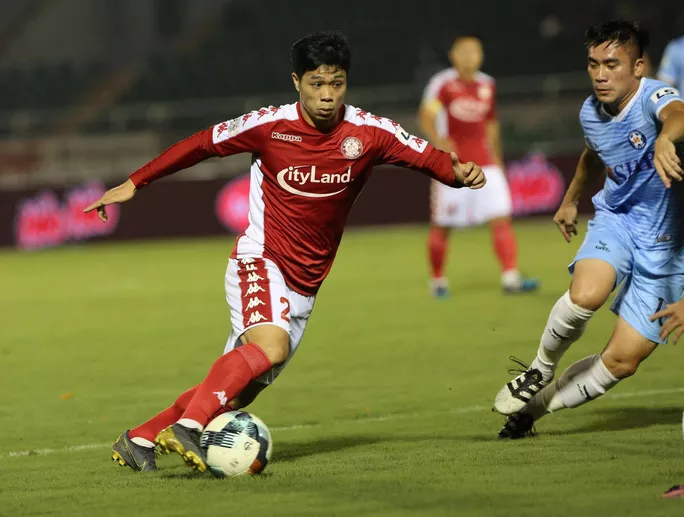 Công Phượng chỉ thi đấu hơn 55 phút trước khi bị thay bằng tiền đạo Nguyễn Xuân Nam