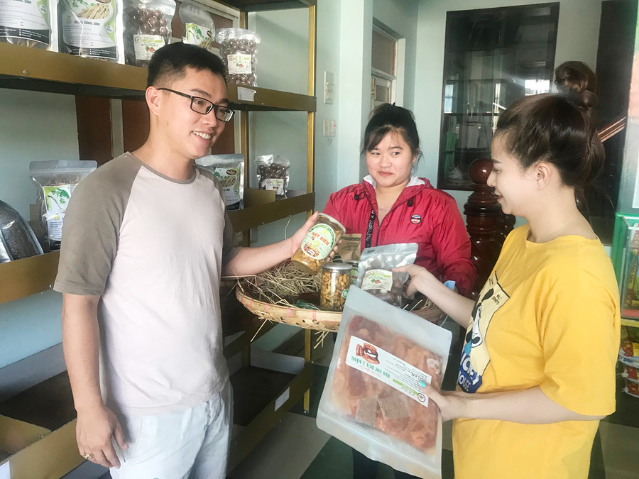 Cửa hàng Pleiku Xanh bày bán nông sản sạch của Hợp tác xã Nông nghiệp và Thương mại dịch vụ Gia Lai. Ảnh: V.T Cửa hàng Pleiku Xanh bày bán nông sản sạch của Hợp tác xã Nông nghiệp và Thương mại dịch vụ Gia Lai. Ảnh: V.T