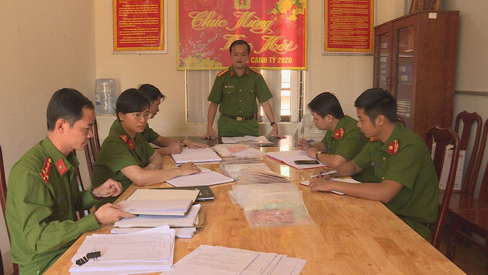 Theo cơ quan công an, đây là đường dây đánh bạc quy mô lớn nhất từ trước đến nay trên địa bàn tỉnh Đắk Lắk Theo cơ quan công an, đây là đường dây đánh bạc quy mô lớn nhất từ trước đến nay trên địa bàn tỉnh Đắk Lắk