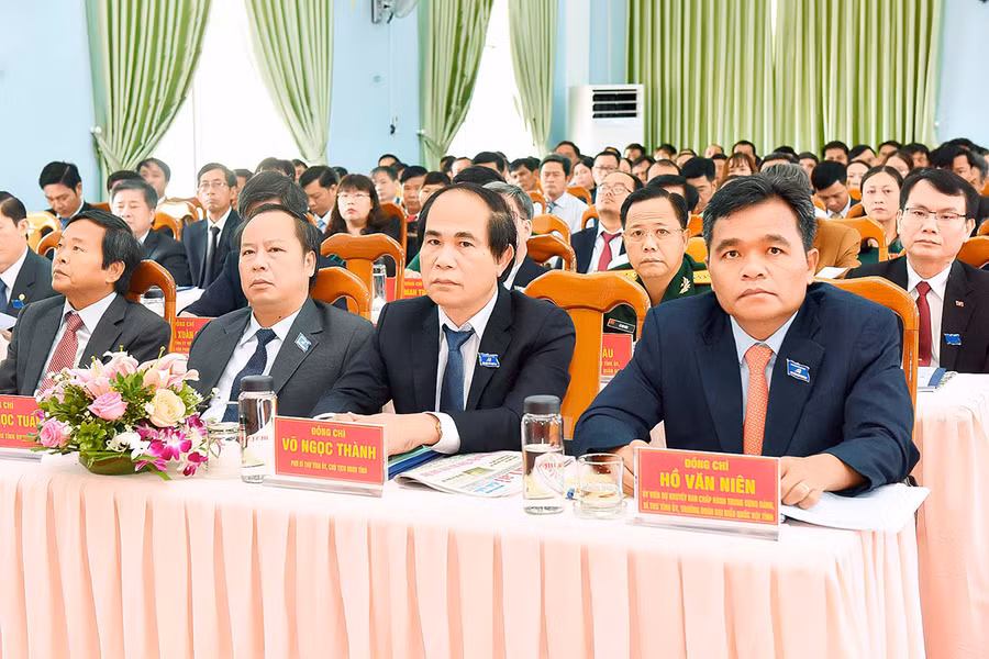 Đồng chí, Hồ Văn Niên-Ủy viên dự khuyết Ban Chấp hành Trung ương Đảng, Bí thư Tỉnh ủy, Trưởng đoàn đại biểu Quốc hội tỉnh Gia Lai dự và chỉ đạo Đại hội.