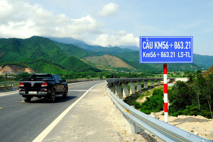 Đường cao tốc La Sơn - Túy Loan nối tỉnh Thừa Thiên Huế và Đà Nẵng - Ảnh: TẤN LỰC