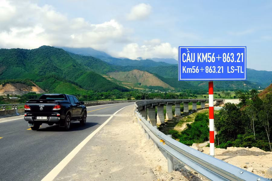 Đường cao tốc La Sơn - Túy Loan nối tỉnh Thừa Thiên Huế và Đà Nẵng - Ảnh: TẤN LỰC