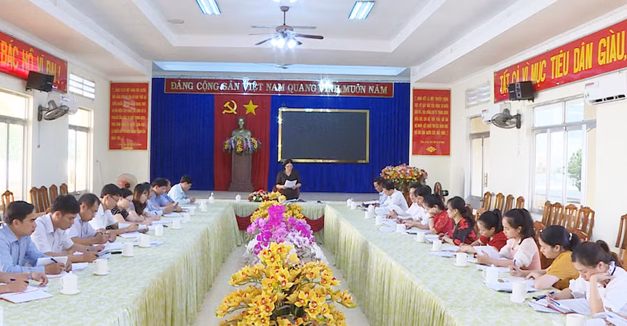  Ban Tuyên giáo Huyện ủy Krông Pa tổ chức quán triệt nội dung học tập và làm theo tư tưởng, đạo đức, phong cách Hồ Chí Minh đối với cấp ủy cơ sở. Ảnh: M.T