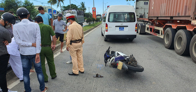 T.V.H.L điều khiển xe mô tô exciter 92H1-230.40 tự gây tại Km 936+600 thuộc địa bàn xã Hòa Châu (huyện Hòa Vang, Đà Nẵng).