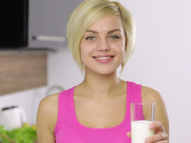 Uống ít nhất 2 ly sữa mỗi ngày có thể giảm 11% nguy cơ mắc bệnh tiểu đường và 12% nguy cơ bị huyết áp cao ẢNH MINH HỌA: SHUTTERSTOCK Uống ít nhất 2 ly sữa mỗi ngày có thể giảm 11% nguy cơ mắc bệnh tiểu đường và 12% nguy cơ bị huyết áp cao ẢNH MINH HỌA: SHUTTERSTOCK