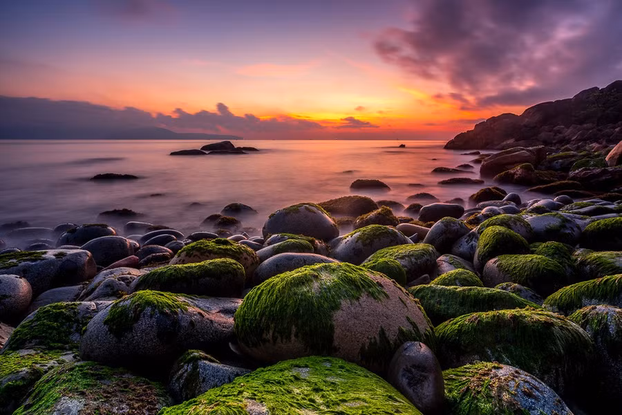 Bình minh ở Bãi Trứng (bãi tắm Hoàng Hậu) Ảnh: NGUYỄN PHƯỚC HOÀI