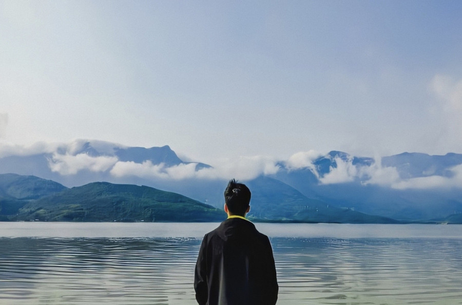 Bộ ảnh cảnh sắc đầm Lập An của Thanh Duy - chàng trai gốc Huế đang học tập tại Đà Nẵng - được nhiều người khen bắt góc tốt, lột tả vẻ lãng mạn, bình yên của thị trấn Lăng Cô, huyện Phú Lộc, tỉnh Thừa Thiên Huế. Bộ ảnh cảnh sắc đầm Lập An của Thanh Duy - chàng trai gốc Huế đang học tập tại Đà Nẵng - được nhiều người khen bắt góc tốt, lột tả vẻ lãng mạn, bình yên của thị trấn Lăng Cô, huyện Phú Lộc, tỉnh Thừa Thiên Huế.