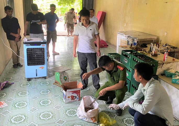 Công an thu giữ được 100g hóa chất Syanua dùng để câu trộm chó Công an thu giữ được 100g hóa chất Syanua dùng để câu trộm chó