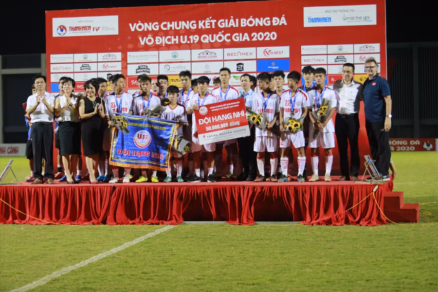  U19 HAGL 1 về đích với vị trí Á quân. Ảnh: Đức Anh