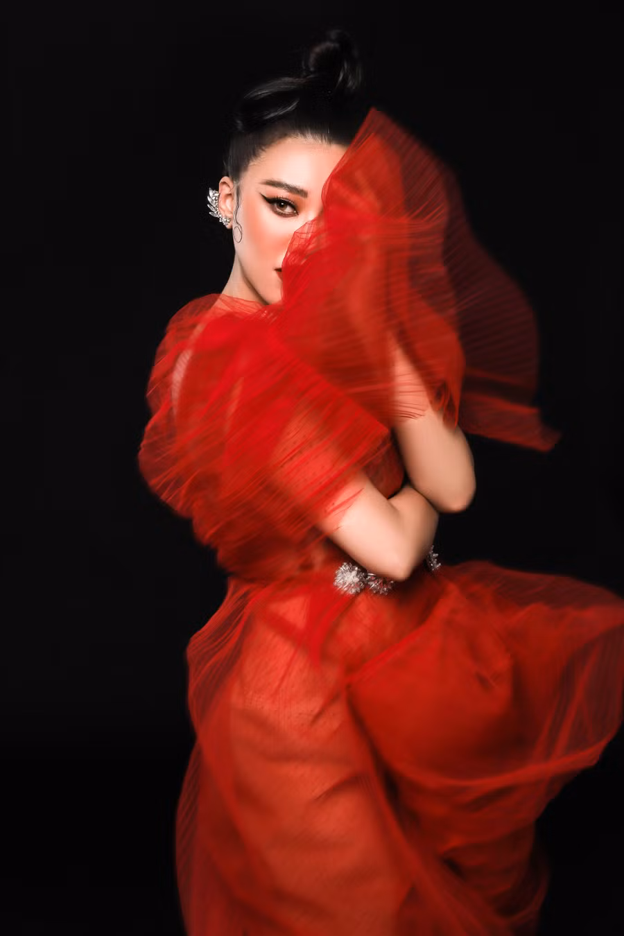 Trước đó, sau thời gian giãn cách xã hội, Á hậu Kim Duyên không ngại chia sẻ bản thân tăng 10kg so với lúc đăng quang Á hậu Hoàn vũ Việt Nam, với cân nặng 64 ký. Ảnh: Nguyễn Du.