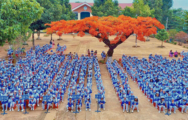 Một tiết chào cờ của học sinh Trường THCS Trần Phú (TP. Pleiku) trước đây. Ảnh: M.T