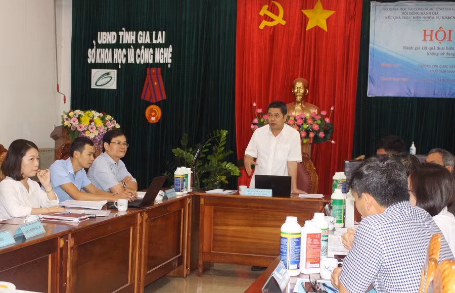 Lãnh đạo Sở Khoa học và Công nghệ phát biểu tại hội nghị nghiệm thu đề tài. Ảnh: N.G