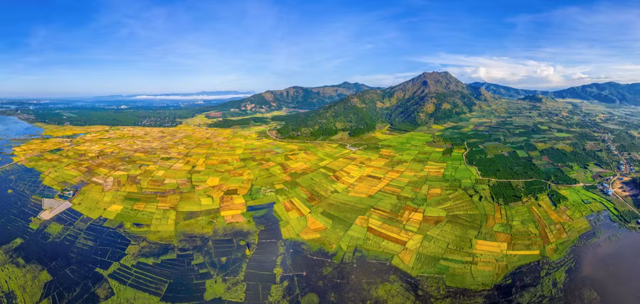 Khung cảnh những thửa ruộng đẹp nên thơ, làm say đắm lòng người.