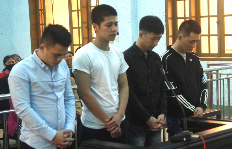 4 đối tượng tại phiên tòa xét xử sơ thẩm. Ảnh: Văn Ngọc