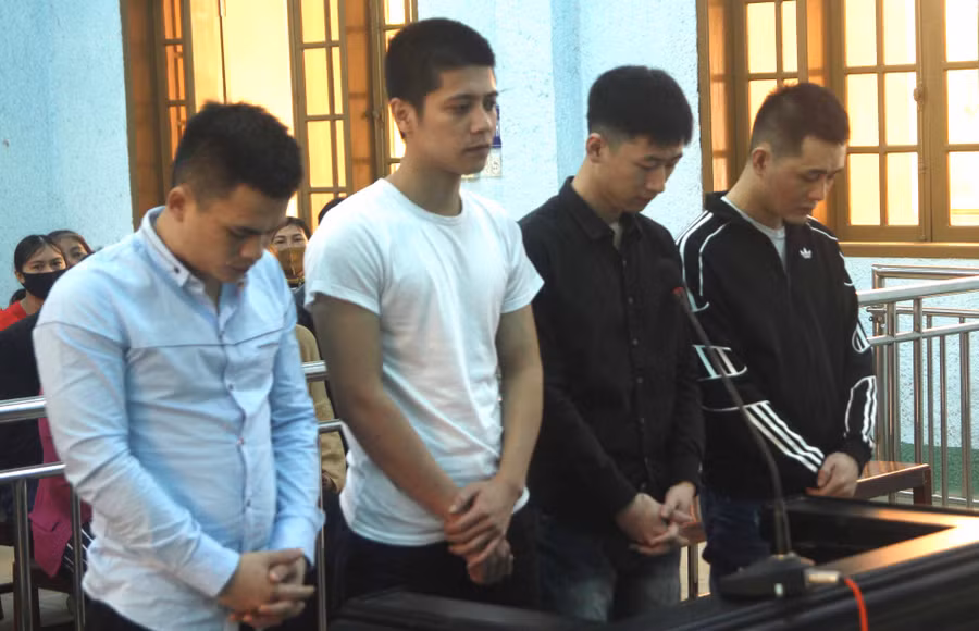 4 đối tượng tại phiên tòa xét xử sơ thẩm. Ảnh: Văn Ngọc