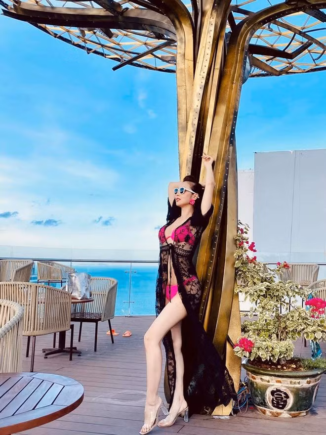 Jennifer Phạm được khen đẹp như gái còn son ẢNH: FBNV