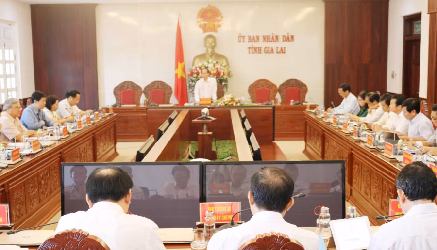 Phó Bí thư Tỉnh ủy, Chủ tịch UBND tỉnh Võ Ngọc Thành phát biểu tại hội nghị. Ảnh: Ngọc Sang