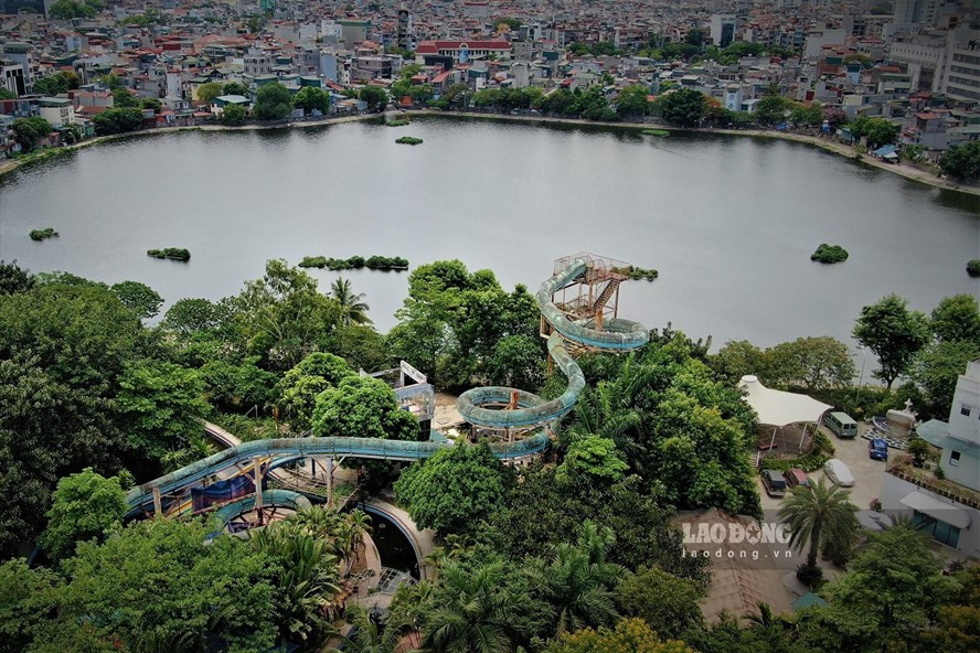 Công viên nước ngàn tỉ sau 13 năm bỏ hoang giờ trông không khác gì một bãi tha ma (Ảnh: Sơn Tùng/LĐO)