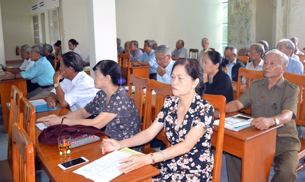 Hội nghị biểu dương cán bộ Hội tiêu biểu và kỷ niệm 25 năm Ngày thành lập Hội NCT Việt Nam. Ảnh: H.C