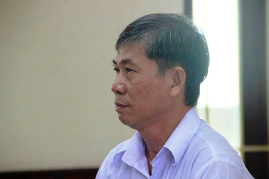 Ông Hồ Minh Khiêm – nguyên Trường phòng Thanh tra thuế thuộc Cục thuế tỉnh Bình Định phải hầu tòa với cáo buộc phạm tội nhận hối lộ. Tháng 11/2019, TAND cấp cao tại Đà Nẵng tuyên hủy toàn bộ bản án hình sự sơ thẩm vụ án ông Hồ Minh Khiêm, chuyển toàn bộ hồ sơ vụ án cho Viện KSND tỉnh Bình Định để điều tra bổ sung. Trước đó, tháng 8/2018, tại phiên xét xử sơ thẩm, TAND tỉnh Bình Định tuyên phạt Hồ Minh Khiêm mức án 8 năm tù giam về tội nhận hối lộ.