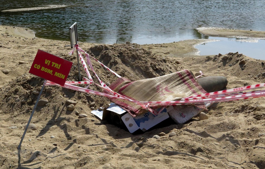 Vị trí tìm thấy quả bom. (Ảnh: Phước Ngọc/TTXVN)