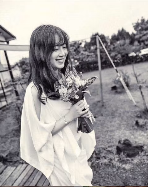 Trong buổi họp báo triển lãm nghệ thuật cá nhân lần thứ 2 với tên Sail-Again and Again được tổ chức ngày 18.4, Goo Hye Sun chia sẻ cô đã đặt mục tiêu giảm cân để có sức khỏe tốt hơn