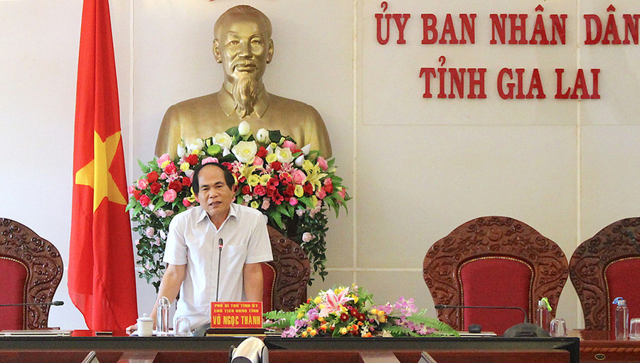 Phó Bí thư Tỉnh ủy, Chủ tịch UBND tỉnh Võ Ngọc Thành phát biểu tại buổi làm việc với Ban Thường vụ Huyện ủy Chư Sê. Ảnh: H.T  Phó Bí thư Tỉnh ủy, Chủ tịch UBND tỉnh Võ Ngọc Thành phát biểu tại buổi làm việc với Ban Thường vụ Huyện ủy Chư Sê. Ảnh: H.T