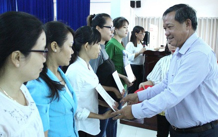 Viên chức được cử đi đào tạo, bồi dưỡng vẫn được hưởng nguyên lương cùng với các chế độ, phụ cấp theo quy định của pháp luật. Viên chức được cử đi đào tạo, bồi dưỡng vẫn được hưởng nguyên lương cùng với các chế độ, phụ cấp theo quy định của pháp luật.