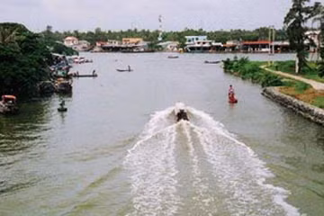 Ngã Ba sông Trẹm và dòng kinh Chắc Băng. 
