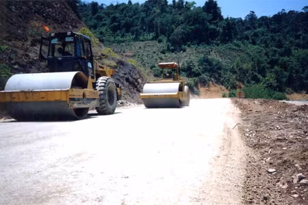 Đoạn đường Trường Sơn do lực lượng TNXP tỉnh Gia Lai thi công.