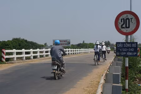 Cầu sông Bờ. Ảnh: T.D