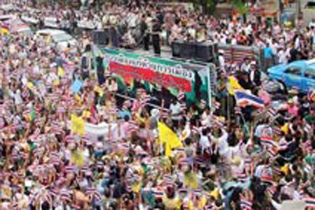 “Các sắc màu” ở Thái Lan xuống đường chống áo đỏ ảnh 1