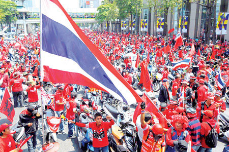 Khoảng 60.000 người "áo đỏ" biểu tình tại Bangkok ảnh 1 Áo đỏ ngập tràn Bangkok trong ngày 3-4.