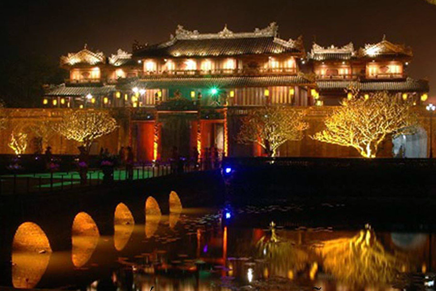 Đại nội Huế là trung tâm tổ các hoạt động văn hóa mừng Đảng quang vinh, mừng Xuân Quý Tỵ 2013 tại Thừa Thiên-Huế. Ảnh: Bùi Oanh Đại nội Huế là trung tâm tổ các hoạt động văn hóa mừng Đảng quang vinh, mừng Xuân Quý Tỵ 2013 tại Thừa Thiên-Huế. Ảnh: Bùi Oanh