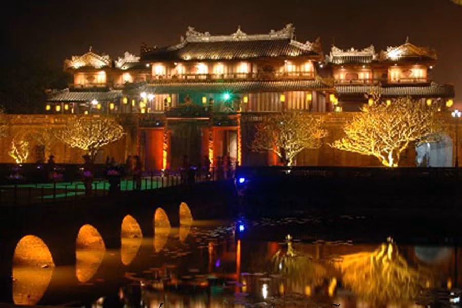 Đại nội Huế là trung tâm tổ các hoạt động văn hóa mừng Đảng quang vinh, mừng Xuân Quý Tỵ 2013 tại Thừa Thiên-Huế. Ảnh: Bùi Oanh