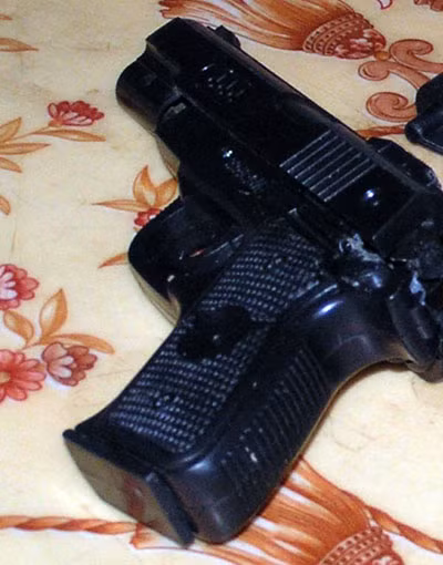 Súng giả mà Thắng và Hoàng dùng để cướp.