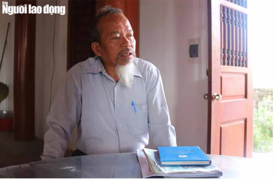 Ông Phạm Văn Mùi tự hào khi kể lại chuyện khoa bảng ở làng La Hà với phóng viên Báo Người Lao Động Ông Phạm Văn Mùi tự hào khi kể lại chuyện khoa bảng ở làng La Hà với phóng viên Báo Người Lao Động