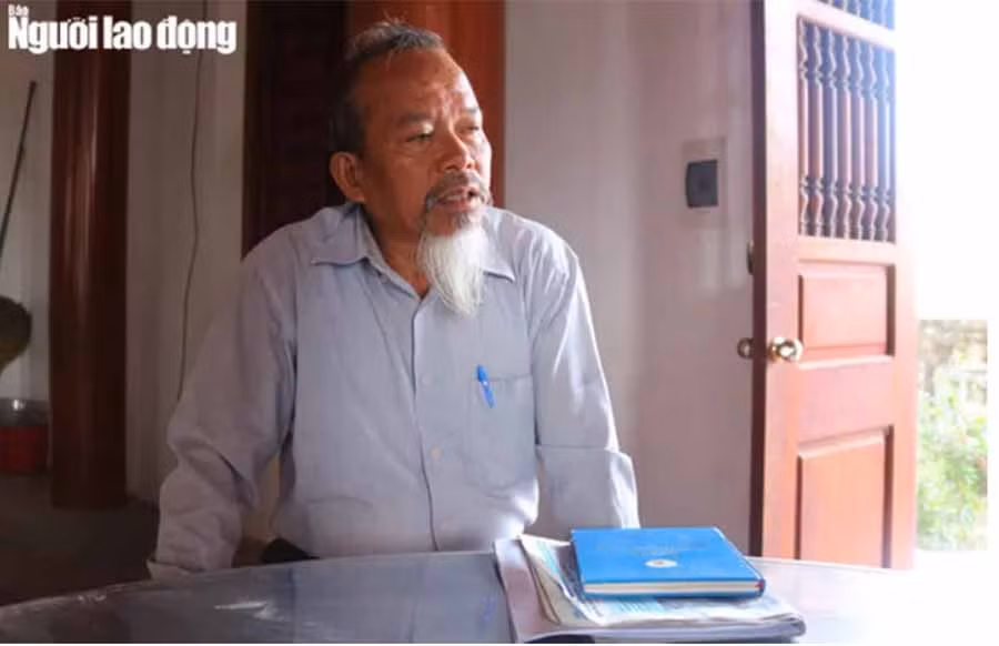  Ông Phạm Văn Mùi tự hào khi kể lại chuyện khoa bảng ở làng La Hà với phóng viên Báo Người Lao Động