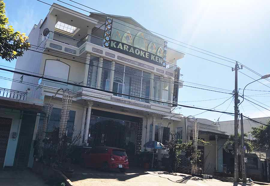 Quán karaoke Ken nơi phát hiện 8 đối tượng đang chơi ma túy. Ảnh: V.N